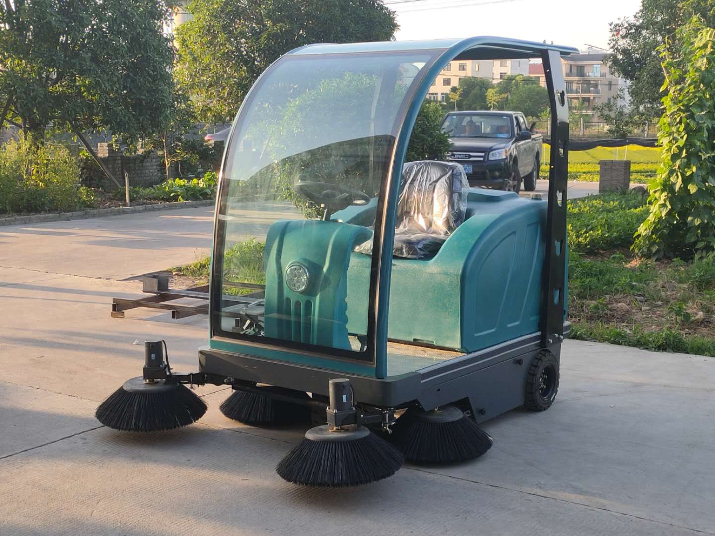 洁士AM1700TM半封闭驾驶式扫地机/半封闭驾驶式扫地车/半封闭驾驶式清扫车/半封闭驾驶式清扫机/半封闭驾驶式扫路机/半封闭驾驶式扫路车