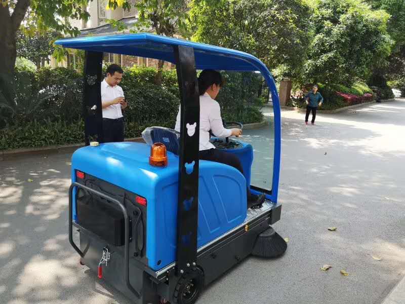 洁士AM1700TM半封闭驾驶式扫地机/半封闭驾驶式扫地车/半封闭驾驶式清扫车/半封闭驾驶式清扫机/半封闭驾驶式扫路机/半封闭驾驶式扫路车