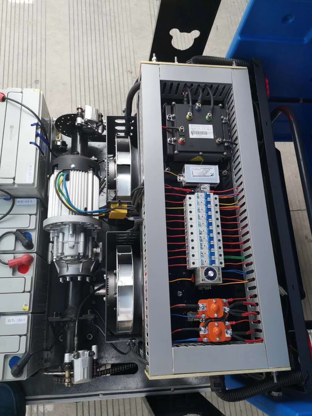 洁士AM1700TM半封闭驾驶式扫地机/半封闭驾驶式扫地车/半封闭驾驶式清扫车/半封闭驾驶式清扫机/半封闭驾驶式扫路机/半封闭驾驶式扫路车