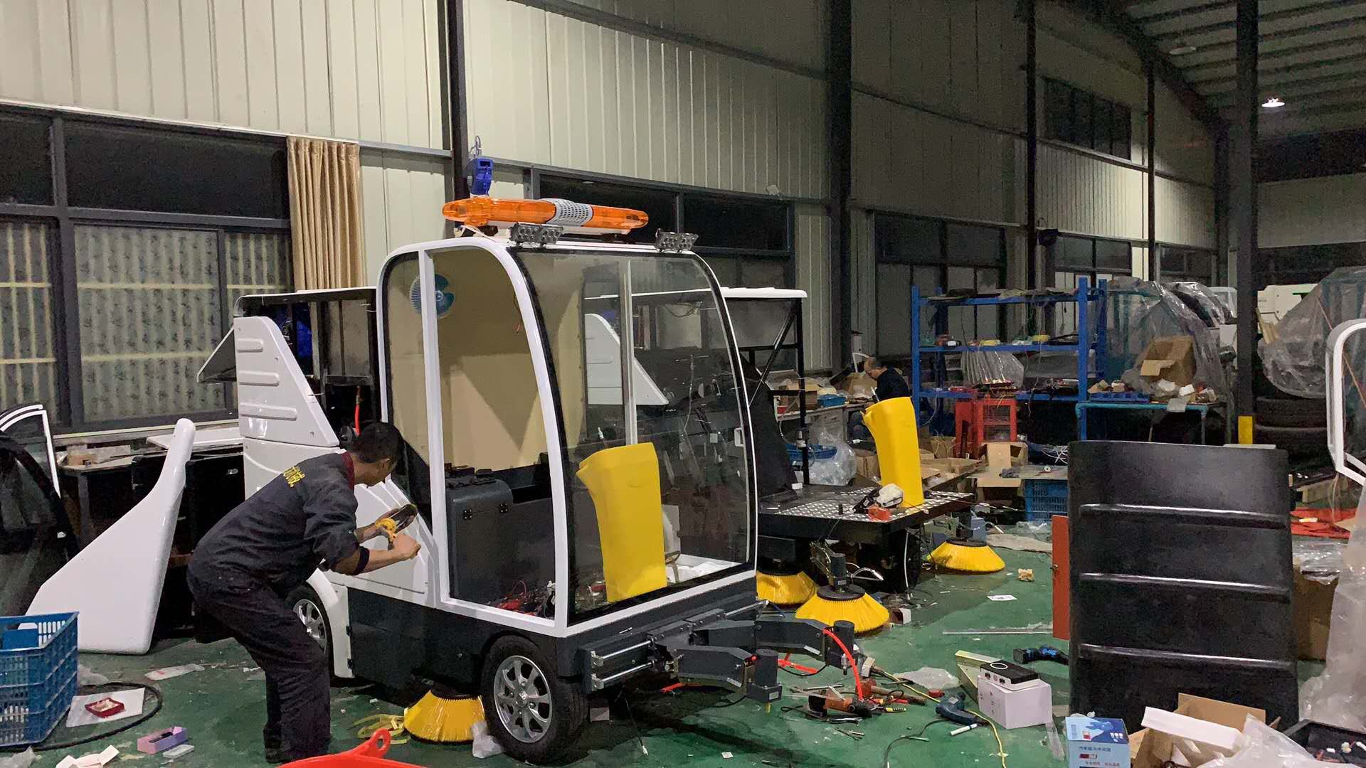 洁士AM2500TM电动四轮全封闭驾驶式扫地车/四轮全封闭驾驶式扫地机/四轮全封闭驾驶式清扫车/四轮全封闭驾驶式清扫机/四轮全封闭驾驶式扫路机/四轮全封闭驾驶式扫路车